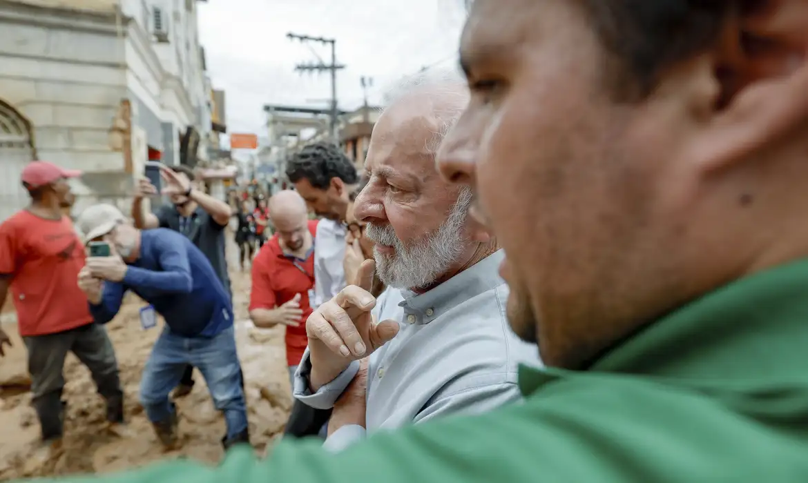 Perdas materiais serão recuperadas, diz Lula em visita a Minas Gerais
