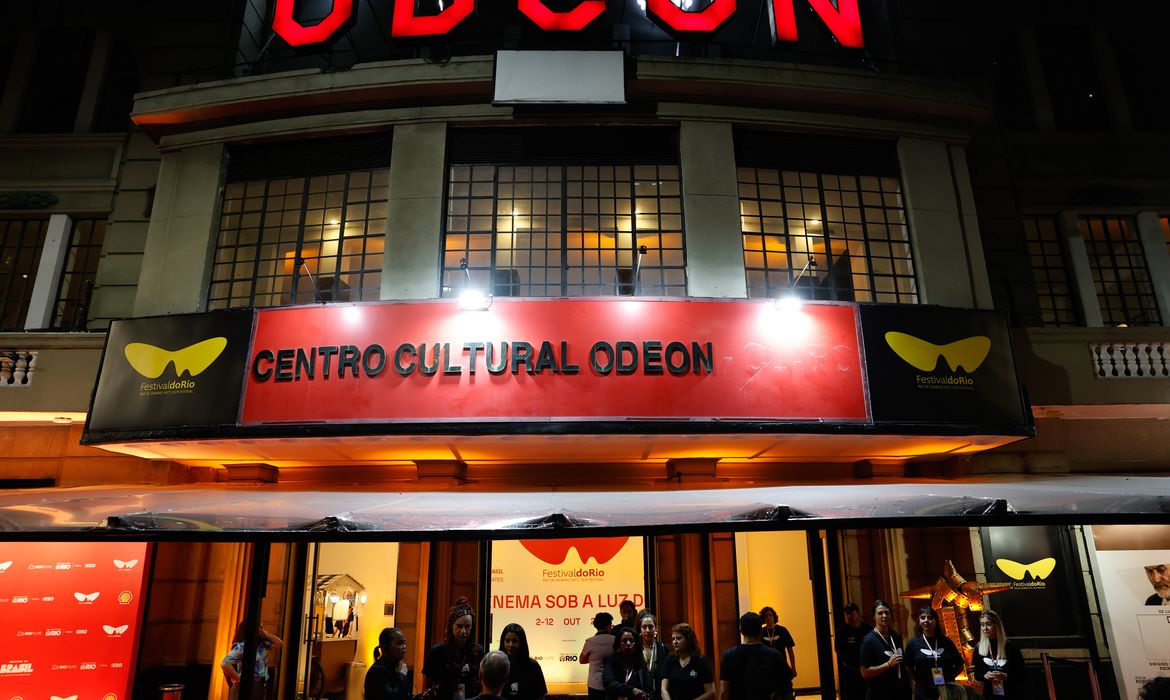Aos 100 anos, Odeon representa resistência do cinema de rua no Rio